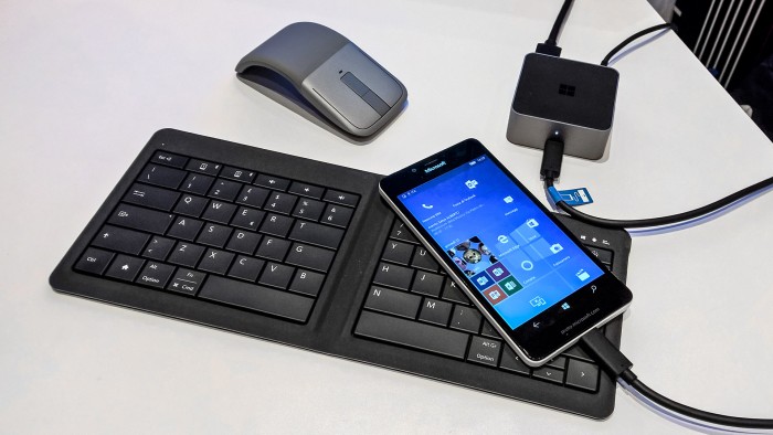 Lumia-950-Continuum-Dock-teclado